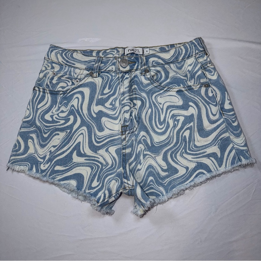 Rue21 Blue Swirl Denim Cutoff Shorts size 5‎